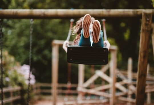 Kiezen voor een groen schoolplein: voordelen, ideeën en tips
